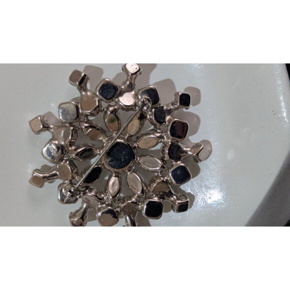 Vintage Silver-Tone Rhinestone Snowflake Brooch Pin Elegant  Statement Jewelry - Picture 5 of 6